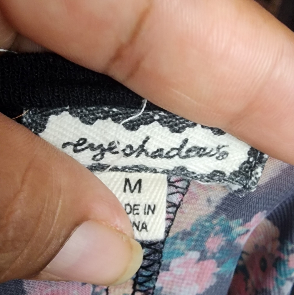 Eyeshadow Floral Print Blouse with Relaxed Love on a Hanger Blouse Size - Picture 10 of 10